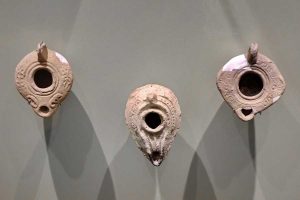 Mardin Müzesi Roma dönemi kandiller MÖ 30-MS 395 ılısu Barajı Kurtarma Kazıları - Mardin Museum Oil Lamps Roman Period