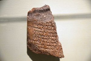 Mardin Müzesi Yeni Asur Dönemi pişmiş kil tablet MÖ 900-600 - Mardin Museum Neo-Assyrian Period baked clay tablet