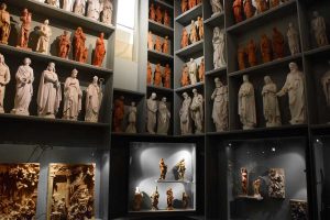 Milano Katedrali Müzesi fotoğrafları, tarihi eserleri ve heykelcikler