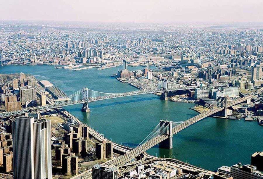 New York fotoğrafları Eski WTC binasından Doğu Nehri New York fotoğrafları Eski WTC binasından Doğu Nehri - New York City East River from the observatory on old World Trade Center