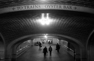 New York metrosu Grand Central fotoğrafları - New York City running for train in Grand Central cloisters