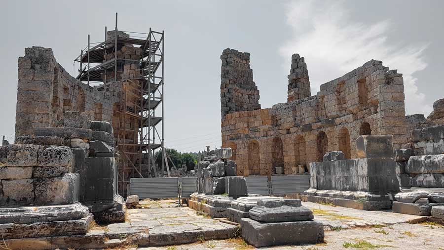 Perge antik kenti Hadrianus takı - Perge Hadrianus Gate