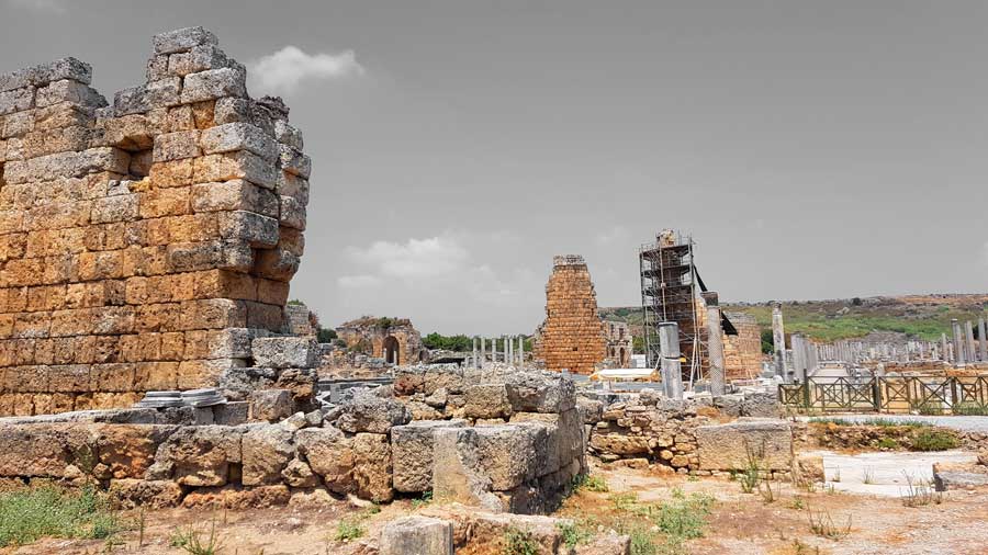 Perge antik kenti fotoğrafları kent kapısı ve Perge Helenistik kuleleleri - Perge ancient city's gate and Hellenistic towers