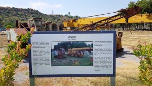 Perge antik kentinde kazılarda çalışmış olan vinçler - Cranes that worked during the excavations in ancient city of Perge