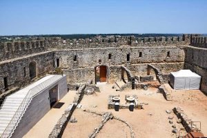 Pombal Kalesi fotoğrafları iç avlu - Portugal Castle of Pombal courtyard (Castelo de Pombal)