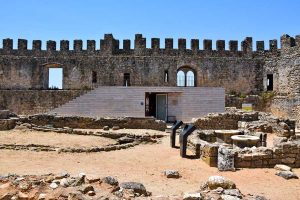 Pombal Kalesi içinde ziyaretçi merkezi - visitor central in the Pombal Castle (Castelo de Pombal)
