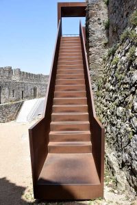 Pombal Kalesi korten kullanımı Portekiz fotoğrafları - Portugal Castle of Pombal using weathering steel (Castelo de Pombal)