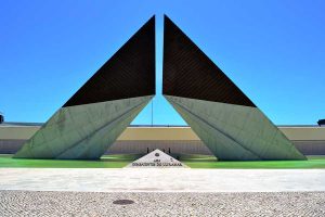 Portekiz gezilecek yerler Lizbon Belem Ultramar (denizaşırı) Savaşı Anıtı - Lisbon Belem Memorial Monument of the overseas fallen soldiers (The Monumento Combatentes Ultramar)