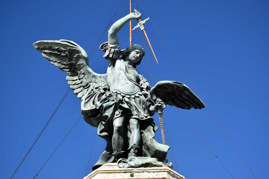 Sant'Angelo Kalesi ünlü Mikail heykeli - Statue of the Archangel Michael at Castel Sant'Angelo