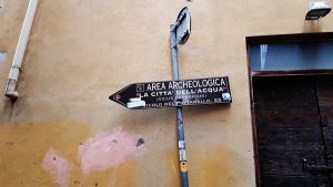 Roma Trevi çeşmesi altında bulunan Su şehri tabelası - Rome Sign of Vicus Caprarius City of water under Trevi fountain