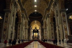 Aziz Petrus Bazilikası veya San Pietro Bazilikası içi ve baldaken - Rome Vatican Baldachin and interior of St. Peter's Basilica (Basilica di San Pietro)