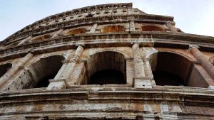 Roma gezilecek önemli yerler Kolezyum fotoğrafları Kolezyum dış duvarı ve pencereleri - Colosseum photos exterior wall and windows of Colosseum