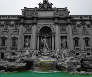 Roma gezilecek yerler Trevi çeşmesi fotoğrafları ve Palazzo Poli binası - Trevi fountain photo and Palazzo Poli
