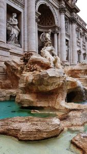 Roma gezilecek yerler tarihi Trevi çeşmesi detayı - Rome Trevi fountain detail