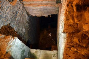 Roma görülmesi gerekli yerler Trevi çeşmesi altındaki yeraltı su şehri fotoğrafları - Rome Vicus Caprarius City of water photos