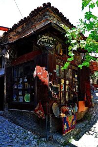 Safranbolu sokaklarında bir antikacı dükkanı fotoğrafları - memory of Safranbolu