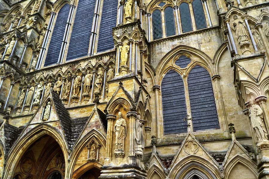 İngiltere gezilecek yerler Salisbury tarihi evleri Salisbury Katedrali fotoğrafları katedral heykelleri - sculptures of the Salisbury Cathedral