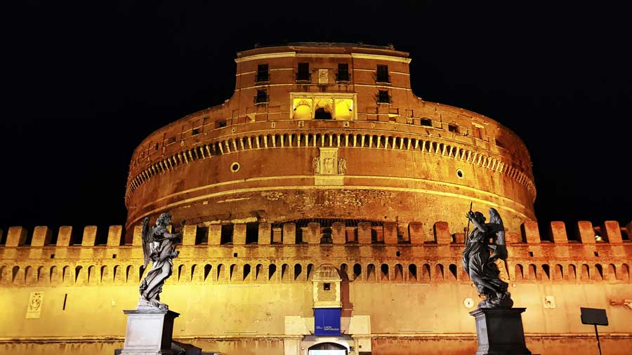Sant'Angelo Kalesi de denilen Kutsal Melek Kalesi veya Hadrian Mozolesi fotoğrafları - Rome Castel Sant Angelo or Hadrian Mausoleum