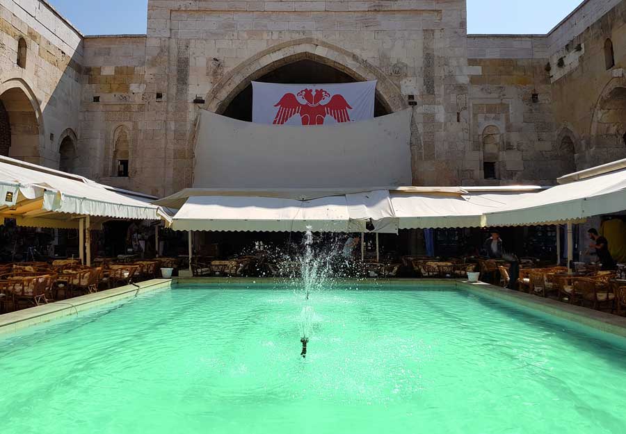 Şifaiye Medresesi ana eyvan ve iç avlu havuzu - Sivas Madrasa iwan and inner courtyard pool