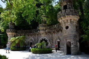 Sintra fotoğrafları Quinta da Regaleira bahçesi Koruyucuların Kapısı Sintra - Quinta da Regaleira Garden Portal of the Guardian Sintra
