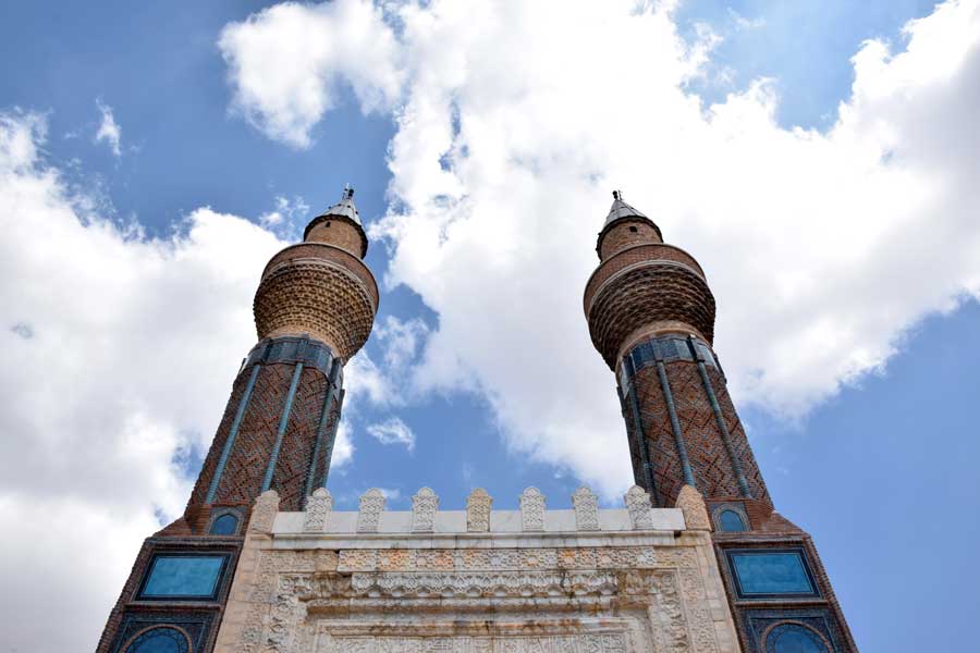 Gök Medrese Anadolu Selçuklu eseri, Sivas gezilecek yerler