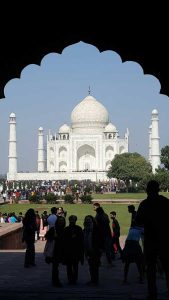 Tac Mahal, ünlü türbe yapısı ve minareleri - Famous Mausoleum of Taj Mahal and its minarets