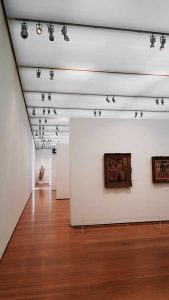 Torino eski Fiat fabrikası Agnelli sanat galerisi içi - Turin Lingotto old Fiat factory interior of Art Gallery, Pinacoteca Giovanni e Marella Agnelli
