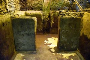 Trevi çeşmesi fotoğrafları Roma yeraltı su şehri - Rome Vicus Caprarius City of water