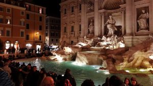 Trevi çeşmesi fotoğrafları ve çeşme çevresi - Rome Trevi fountain and surroundings